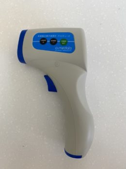 診療エリアに入って頂く際に検温をさせて頂きます。